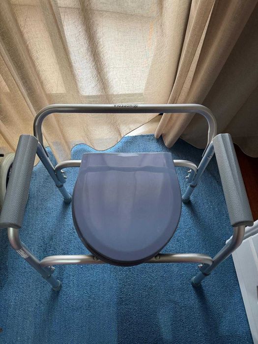 Cadeira Sanitária Portátil