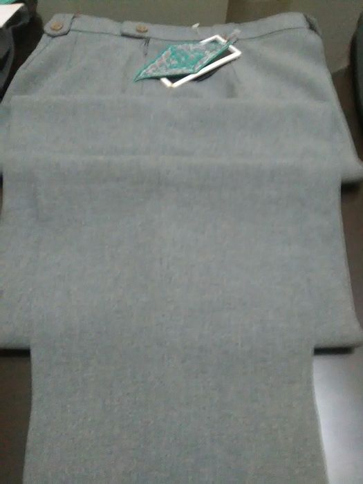 Calças de senhora em tecido clássicas estreitas em baixo