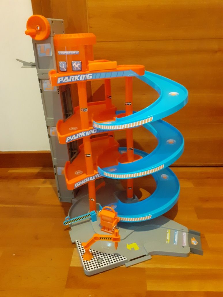 Garagem hotwheels 4 pisos e elevador