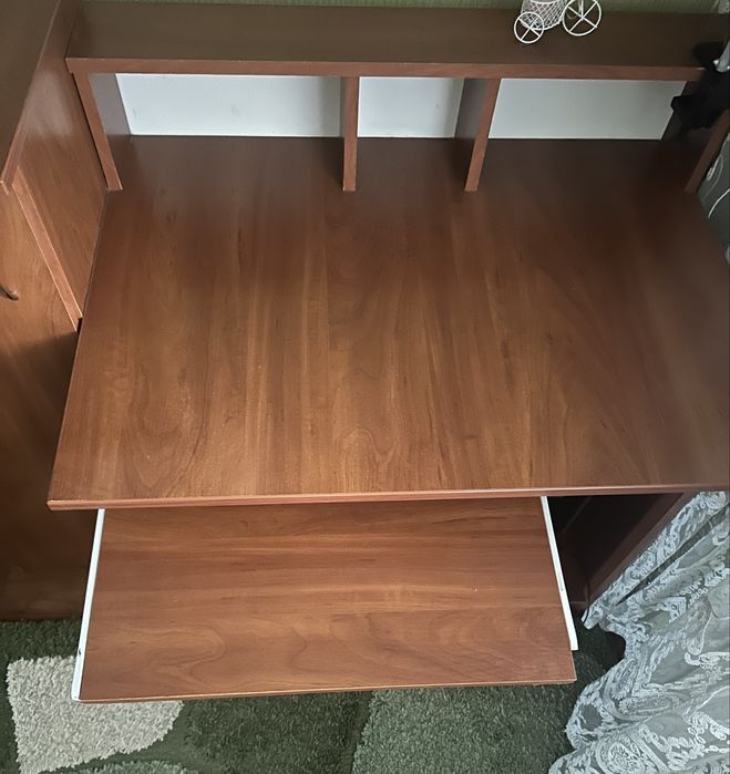 Комп’ютерний стіл у чудовому стані