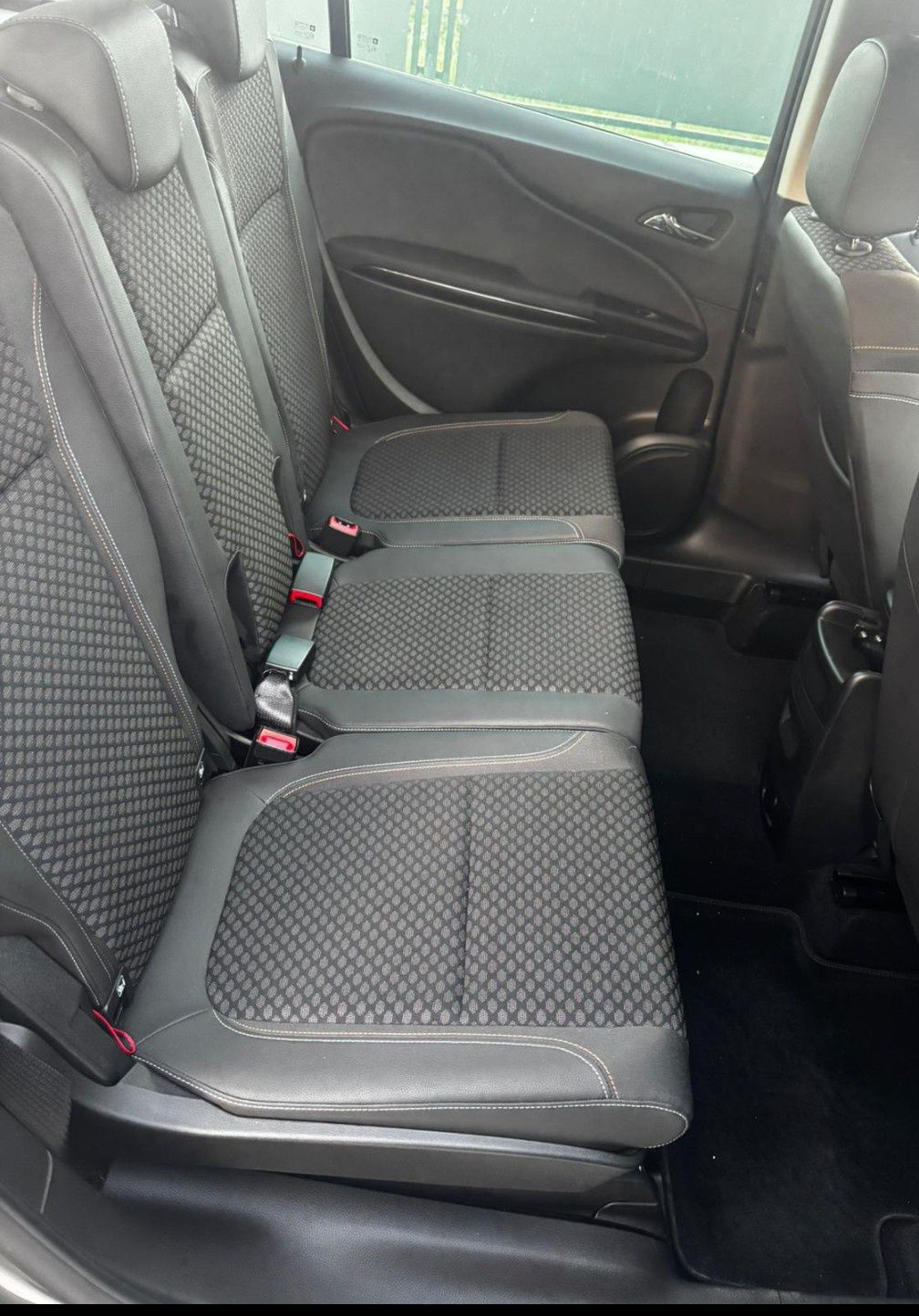 Opel Zafira praticamente nova