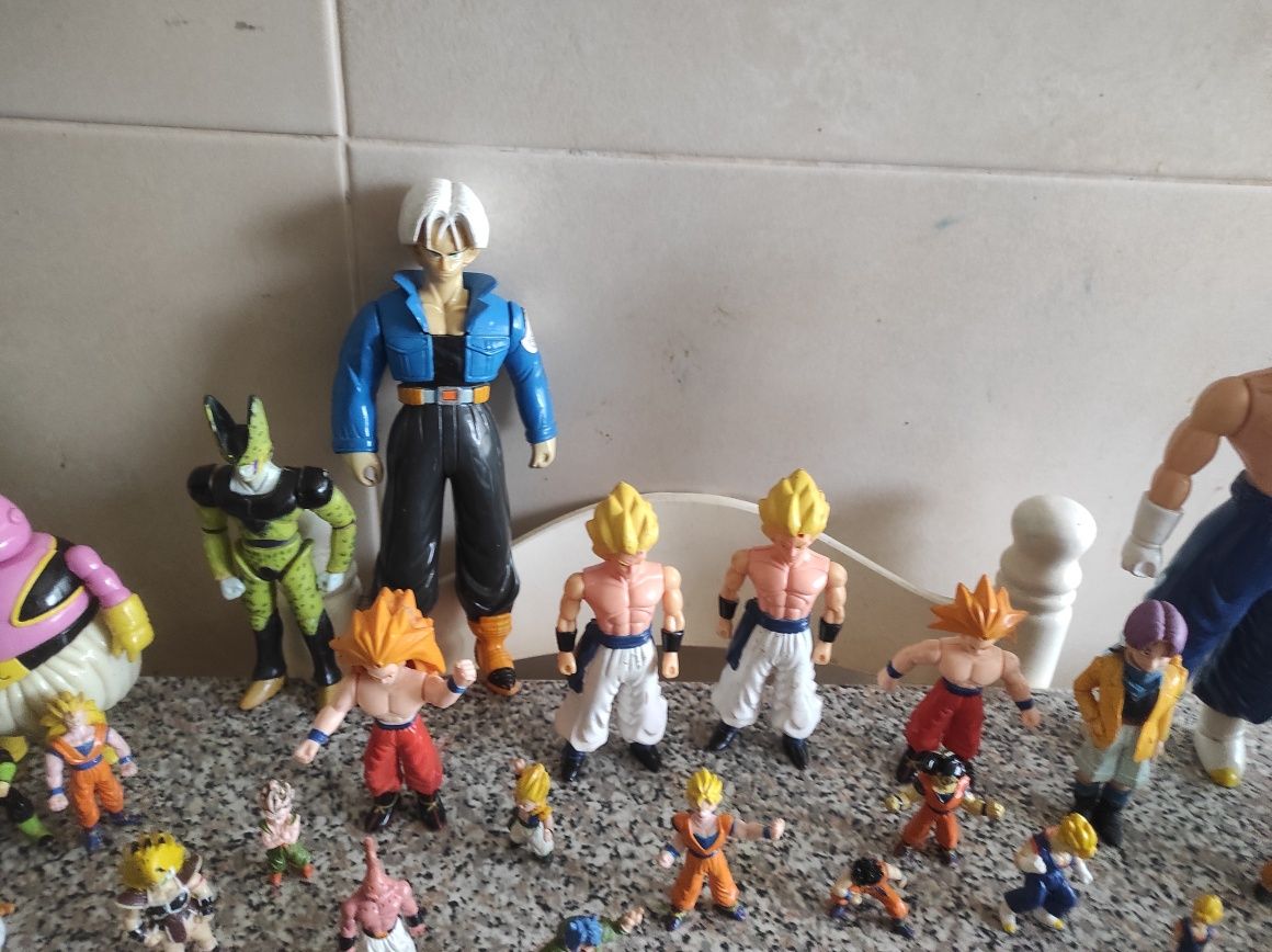 Lote de Miniaturas e bonecos do Dragon Ball