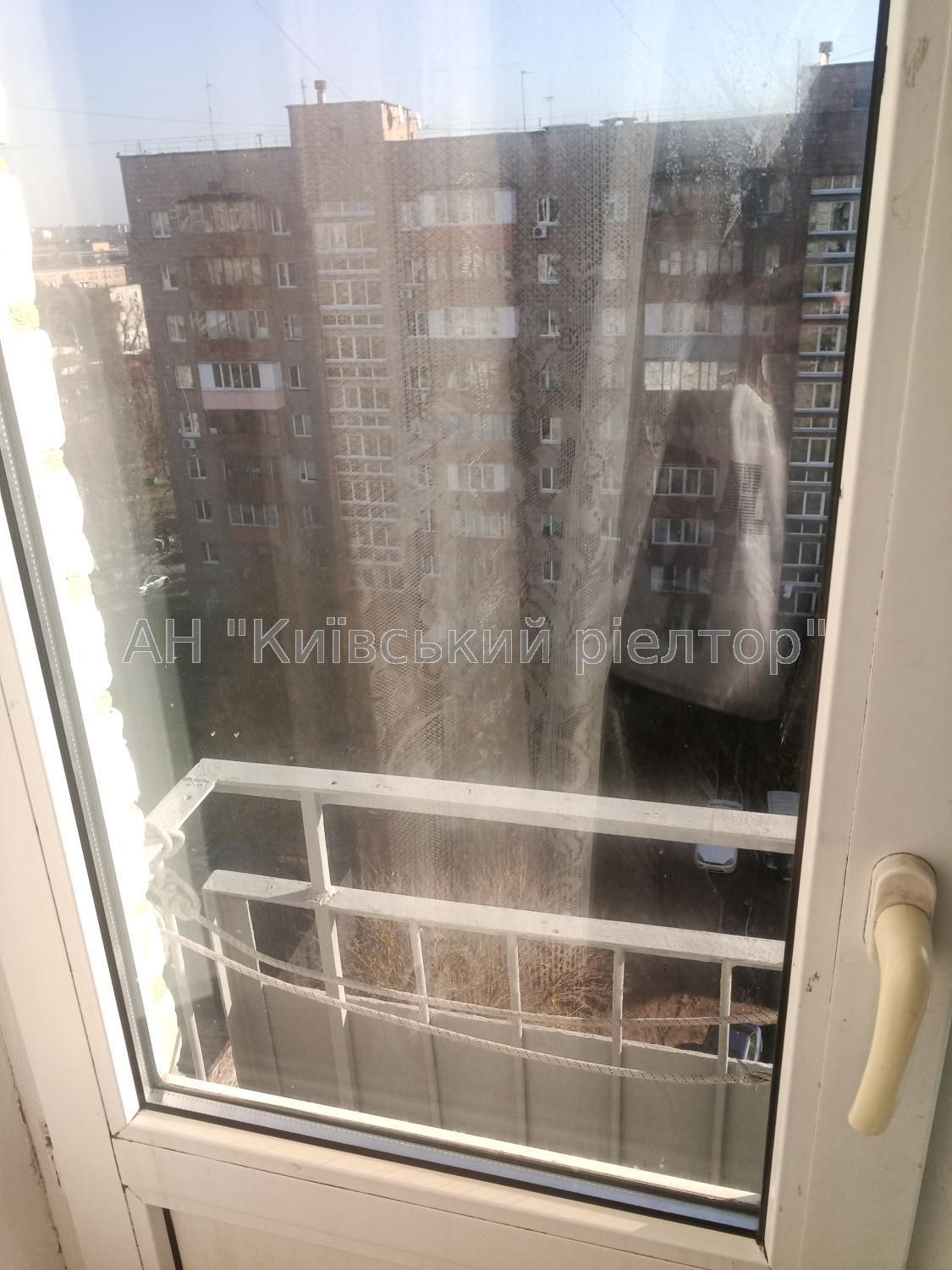 Продам недорого 1 к. квартиру біля Дарницької площі!
