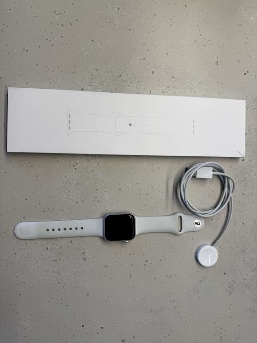 Sprzedam Apple Watch Series 5 40mm – srebrny