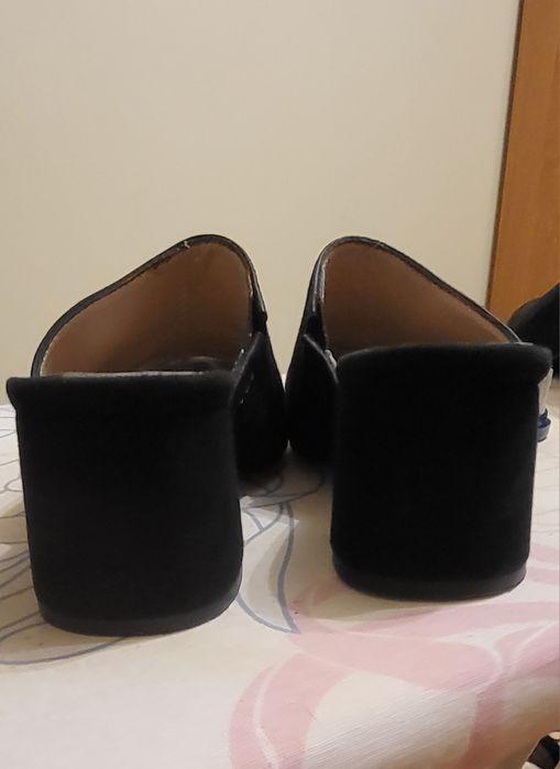 Klapki czarne na obcasie rozmiar 32