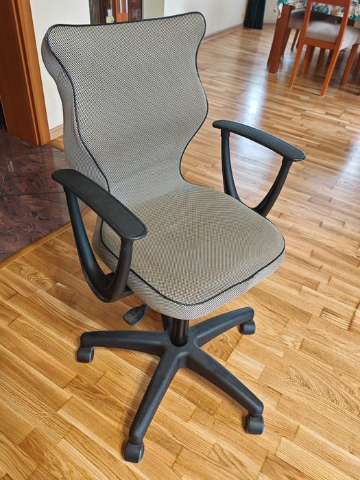 Krzesło obrotowe dla dziecka