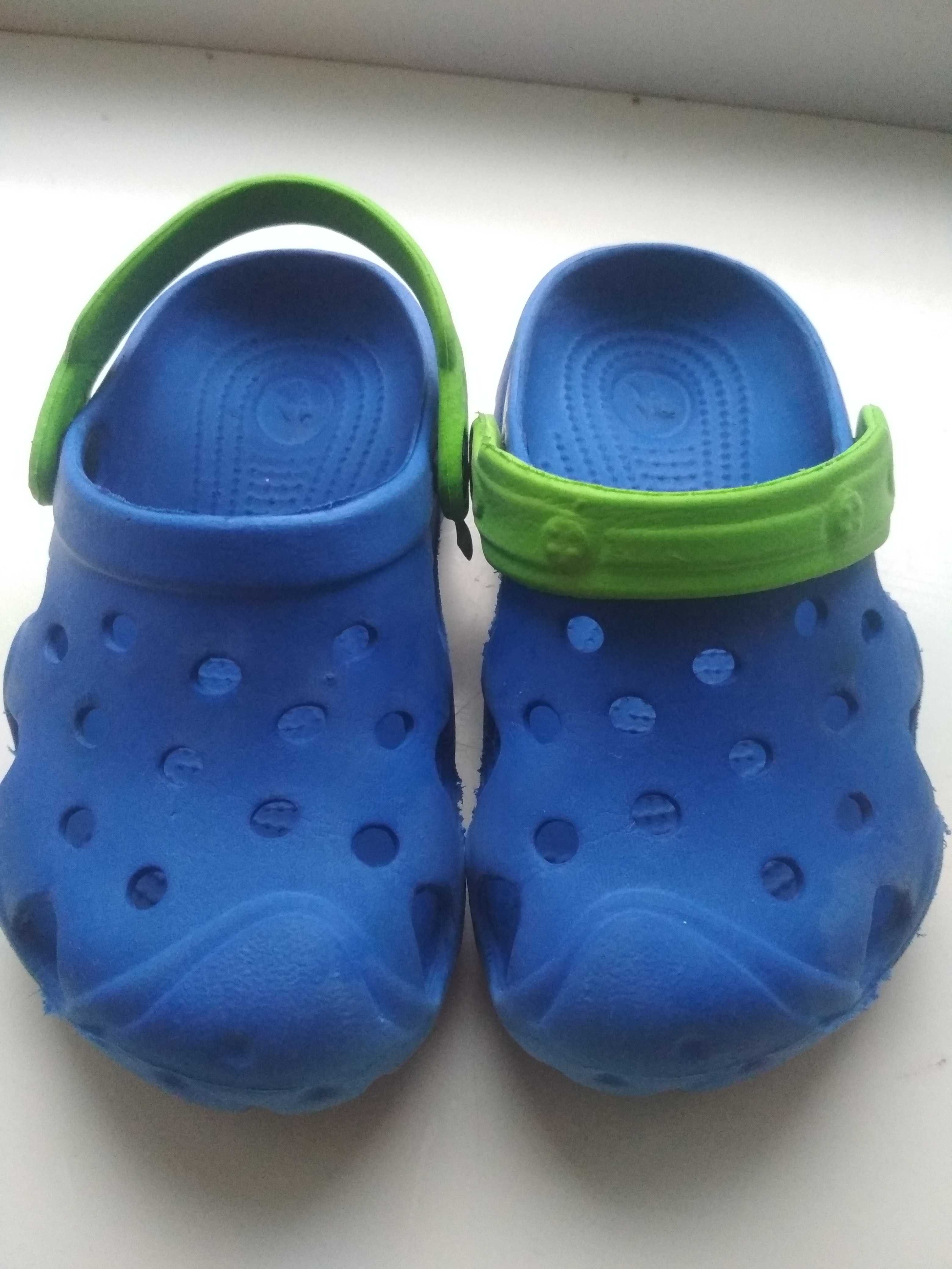Три пары разных размеров Детская Обувь для мальчиков размер 25.28.