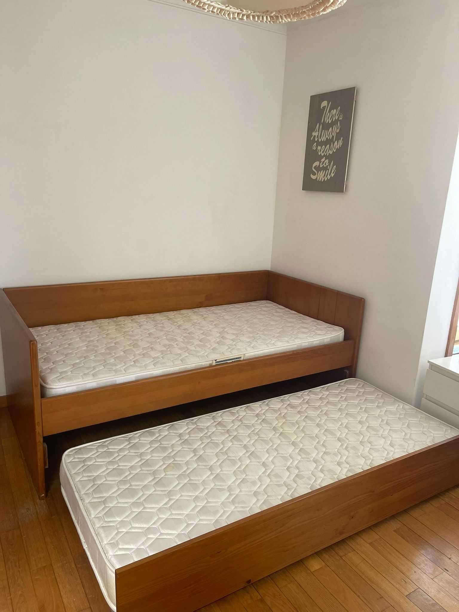 Cama Individual em madeira maciça + cama extra