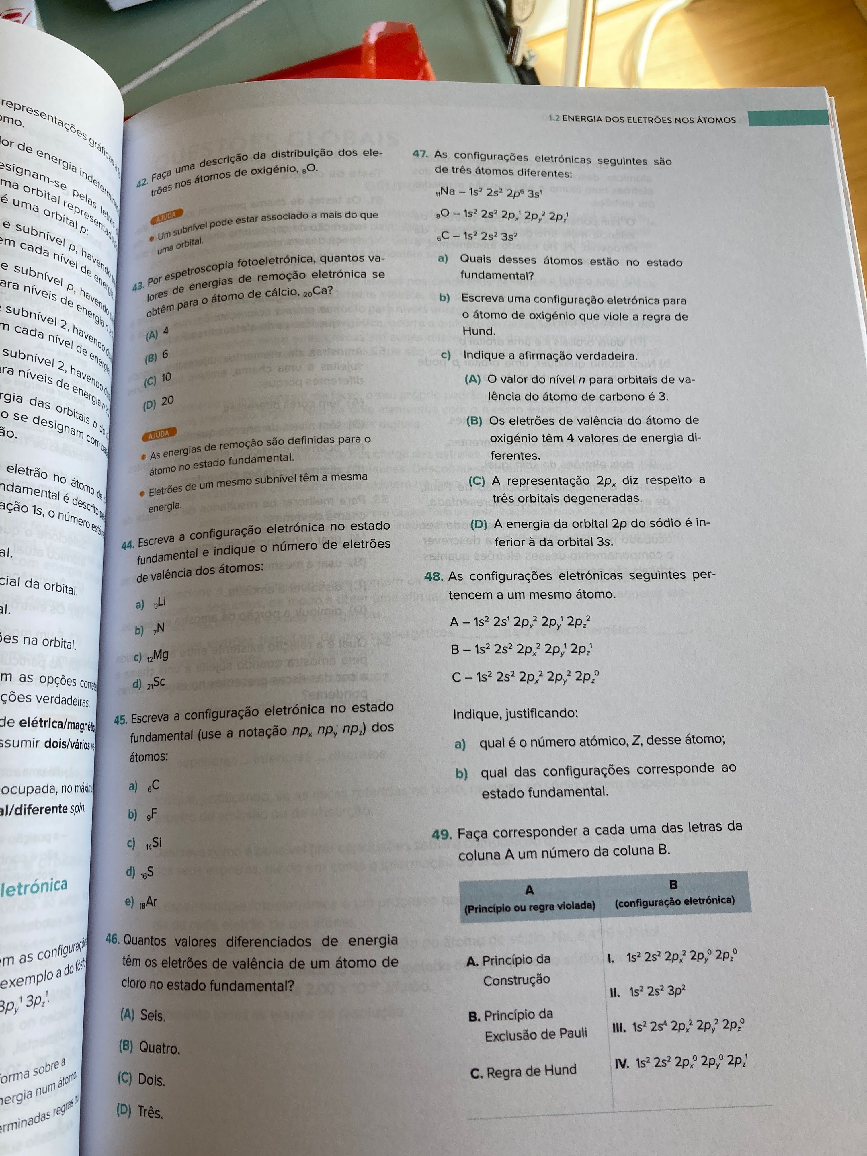 Livro / Caderno de exercícios e problemas de química 10º ano. Novo.