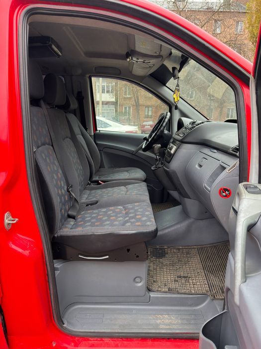 Продам Mercedes Vito 111 Оригинальный  пассажир