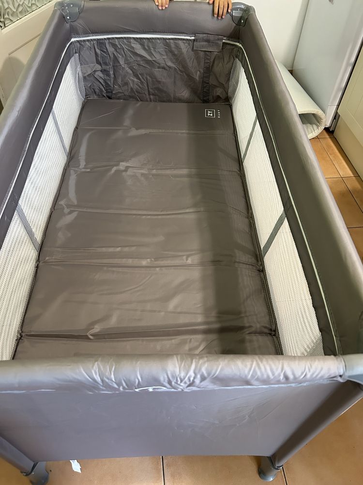 Berço cama de viagem Zippy com nível intermédio oferta colchão