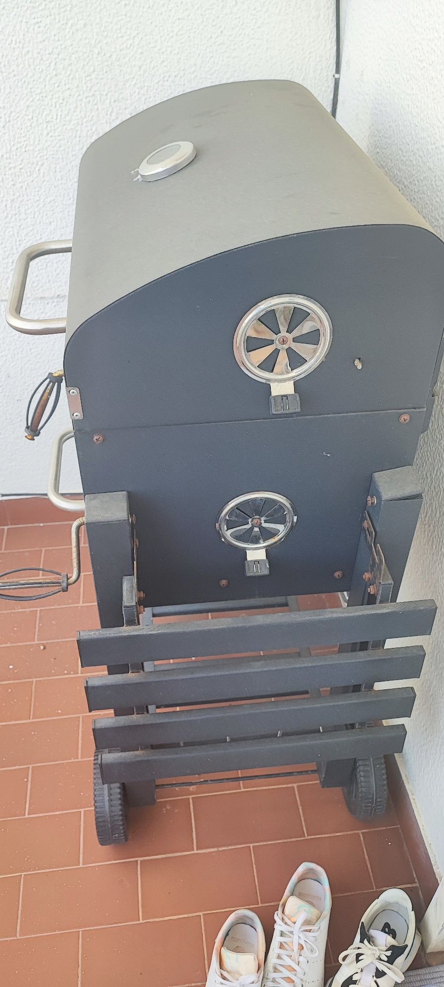 Grelhador a carvão