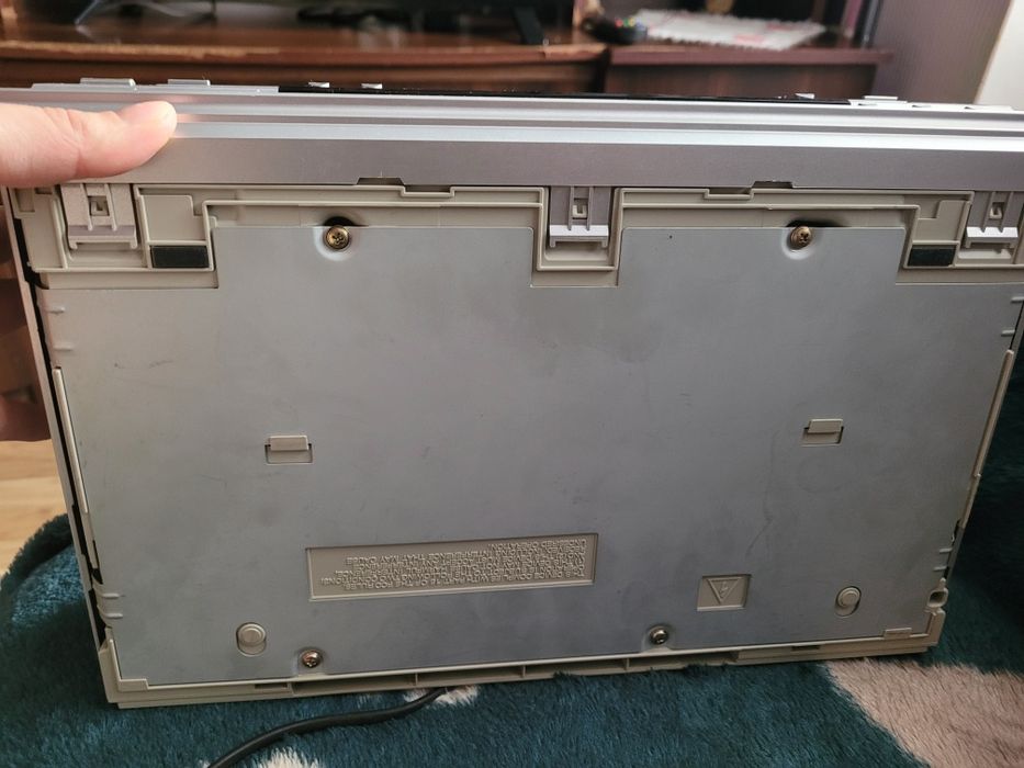 Відеомагнітофон LG L418