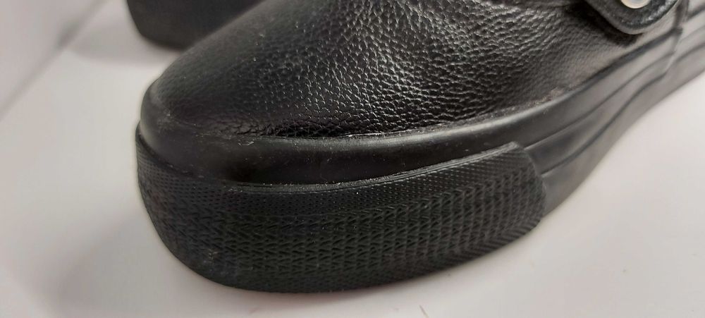 Sapatos de senhora em pele