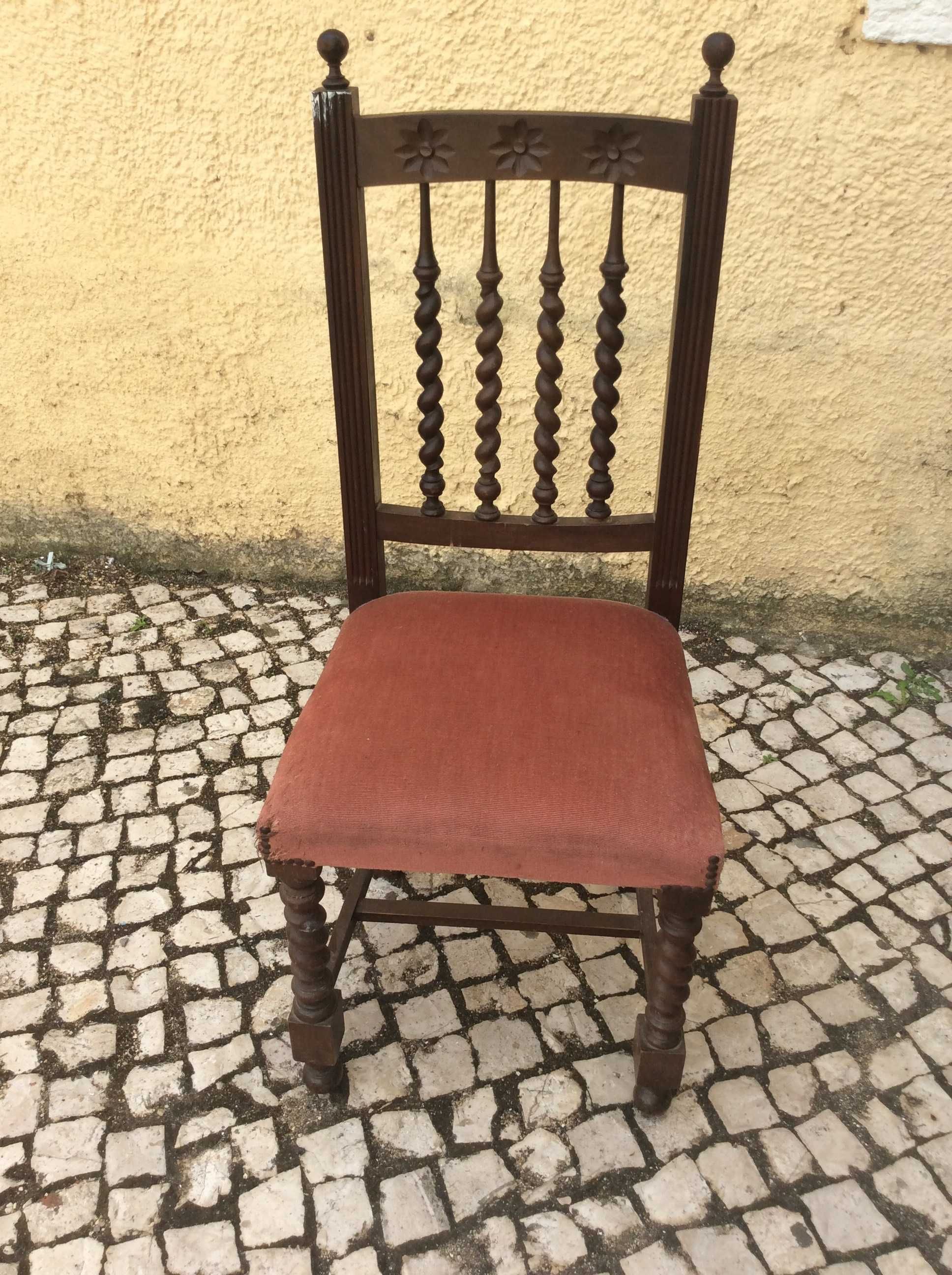 Cadeira antiga trabalhada para restauro Algés/Cruz Quebrada