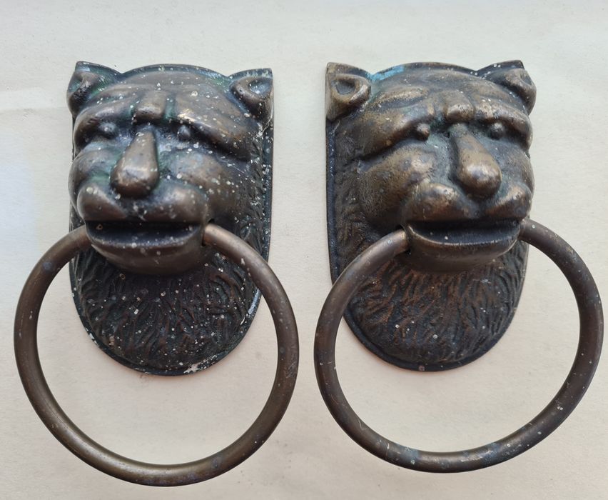 Бронзовые дверные ручки Львы.