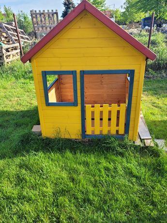 Domek drewniany dla dziecka na ogród