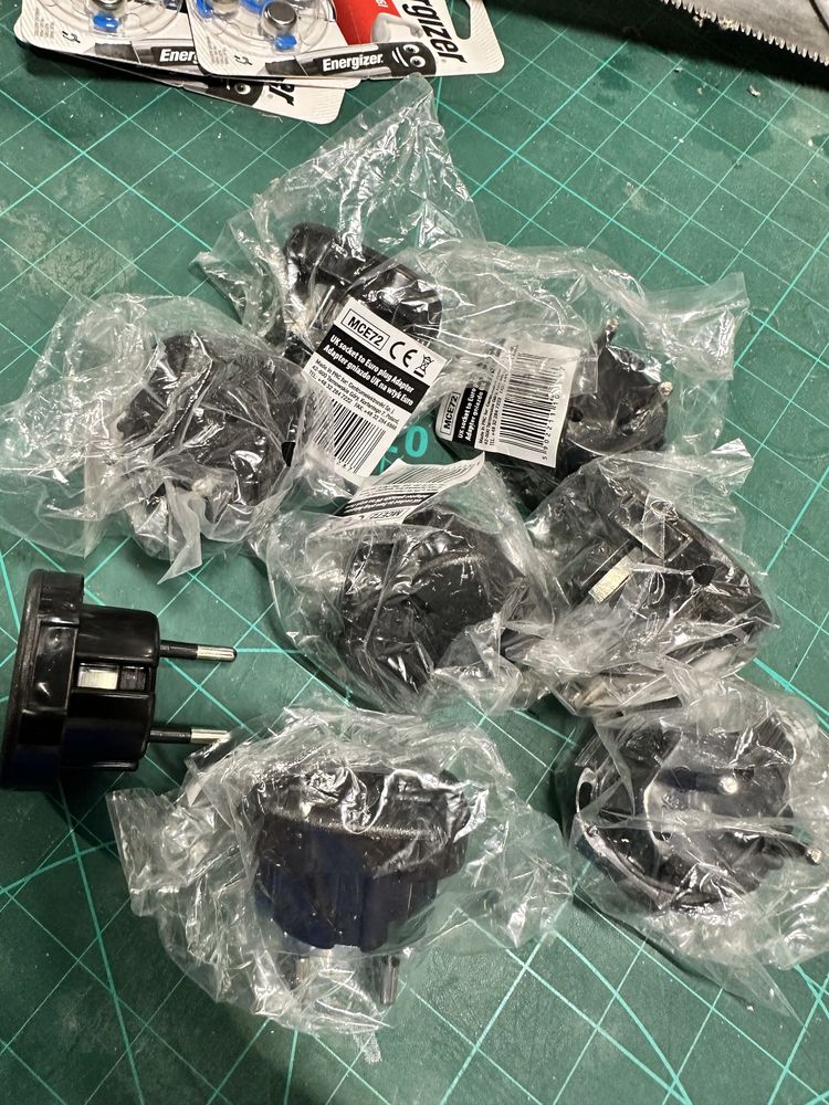Przejsciówka adapter z UK na EU z zabezpieczeniem 8 SZTUK