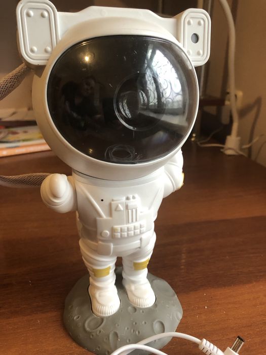 Продам ночник космонавта