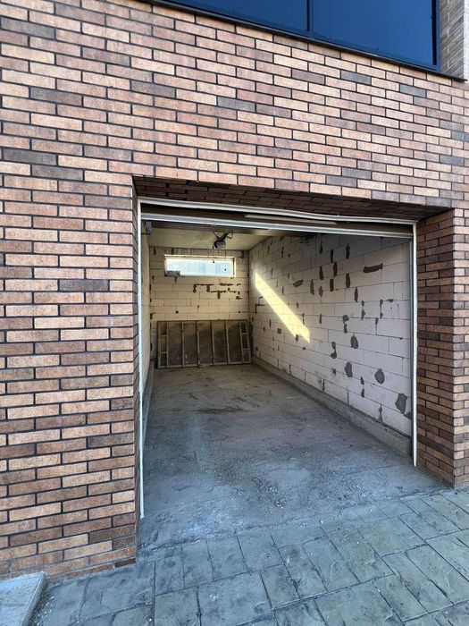 Готовий таунхаус з гаражем. КМ Балатон. Є-оселя. Є-відновлення.