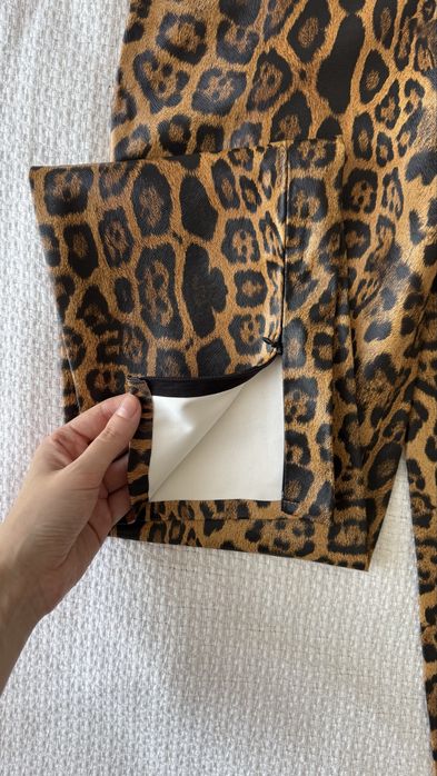 Леопардові штани, S