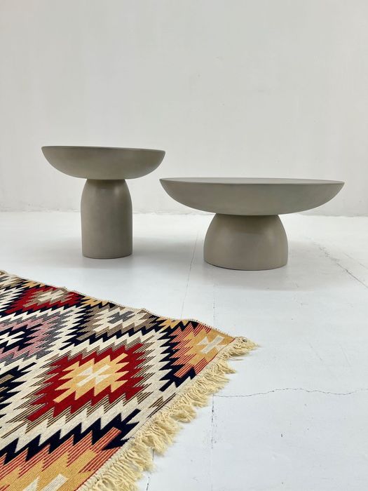 stolik kawowy boczny nocny okrągły pomocnik z mikrocementu