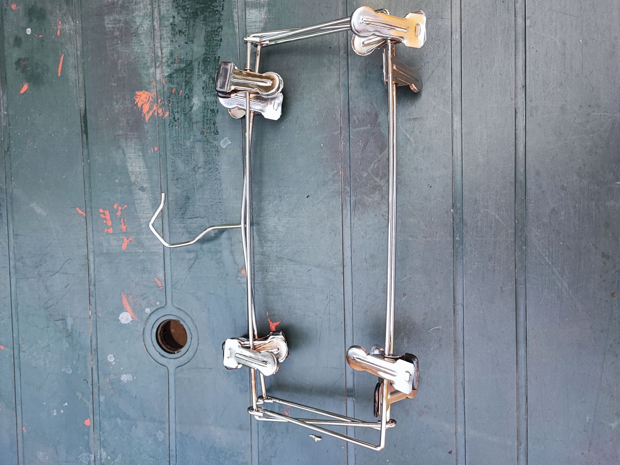 Cabides em metal para saias ou calças