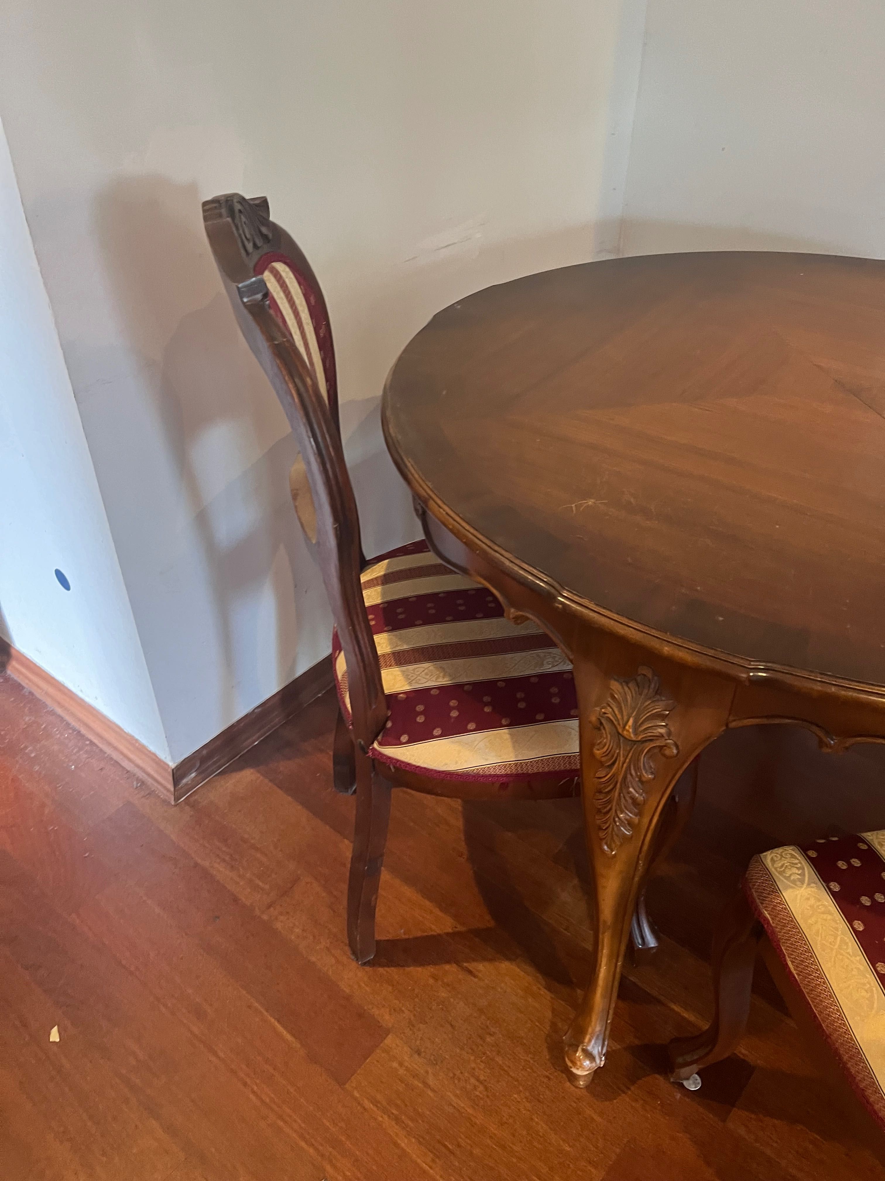 Meble stylowe stół z trzema krzesłami