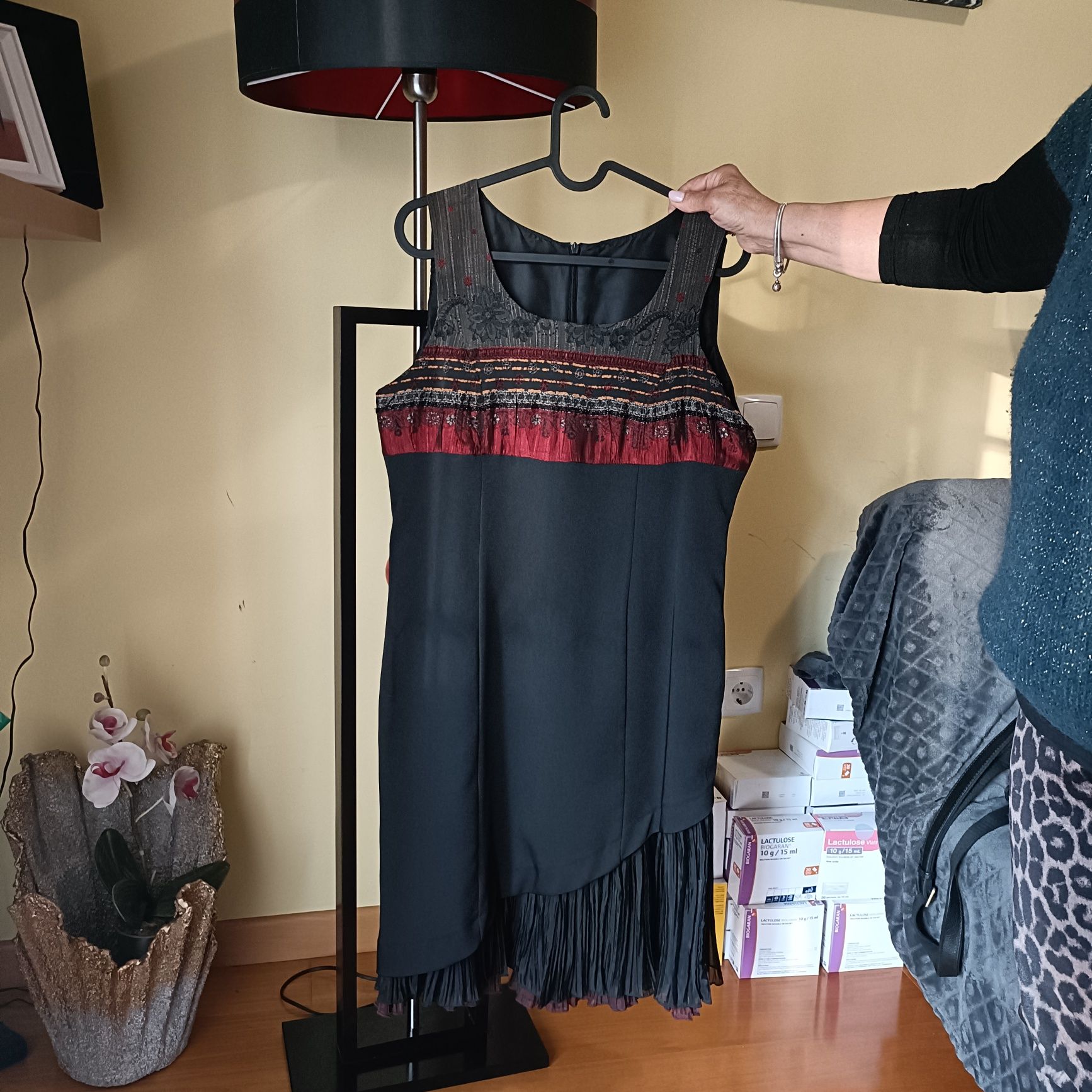 Vestido francês com folhos em organda