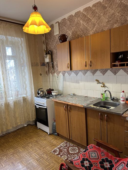 Оренда окремої кімнати для дівчини на Замості, Петроцентр. Варшавська