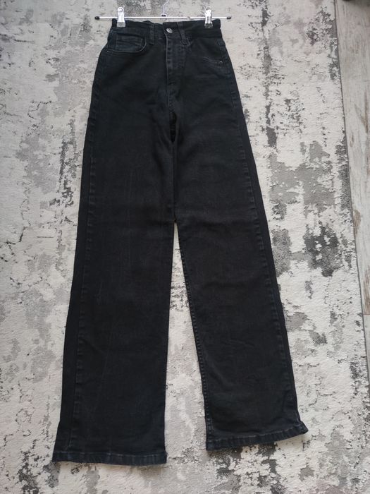 Чорні джинси. Кльош.