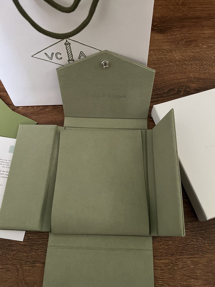 Упаковка коробка конверт под колье Van Cleef Ван клиф