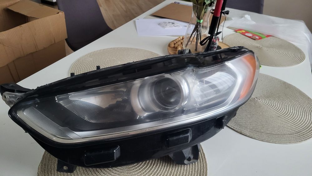 Фари Ford Fusion 2013-2016.