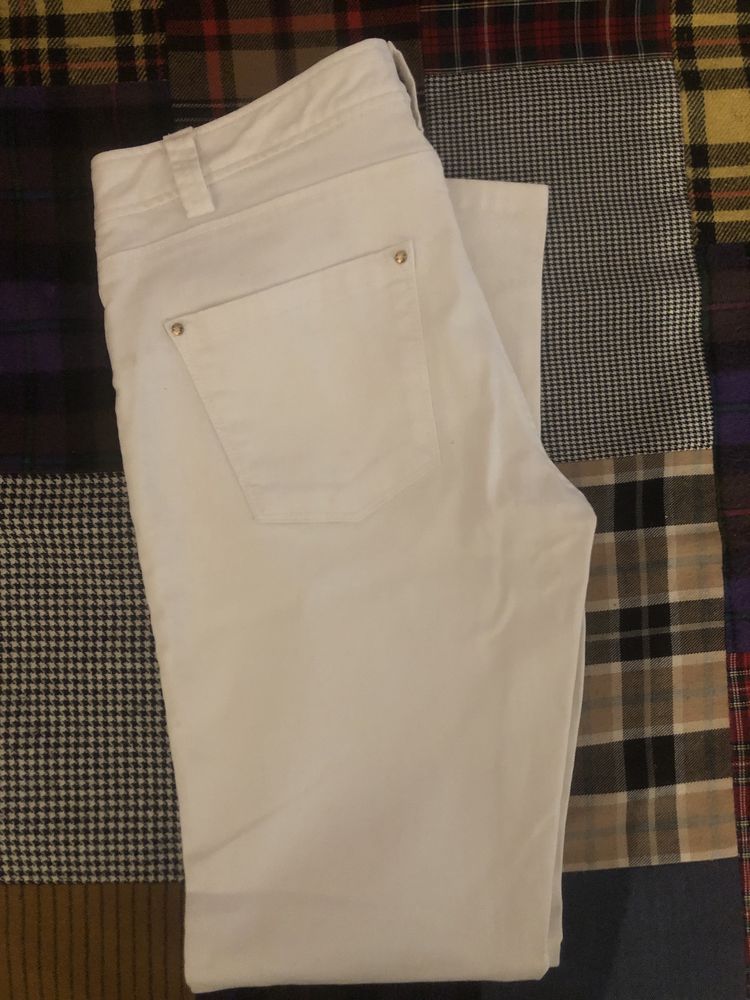 Calças brancas Massimo dutti, com fecho no fim de perna