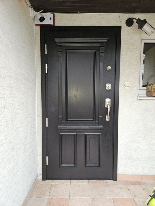 Drzwi zewnętrzne drewniane  producent montaż
