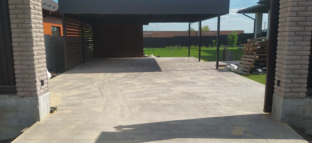 Вкладання брукiвки [Укладка тротуарной плитки]