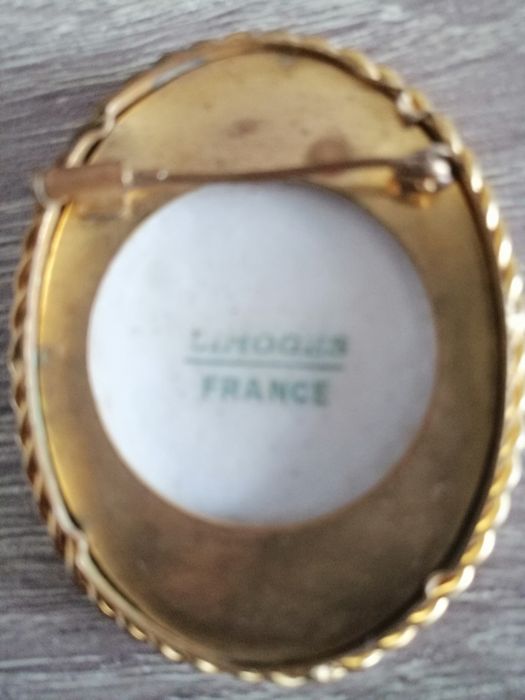 Broszka antyk, firmowa