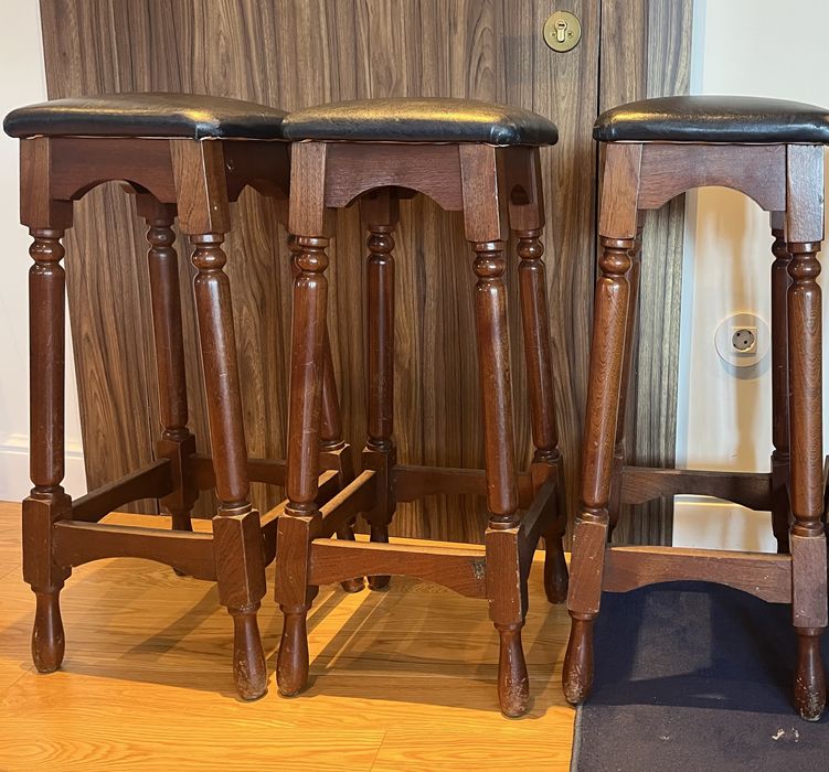 Bancos altos, em muoto bom estado, para a casa, cafe ou bar, sempre ut