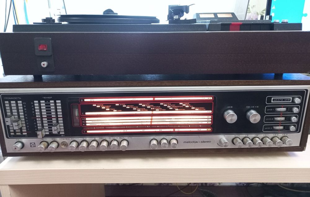 Продам програвач melodija-stereo з колонками