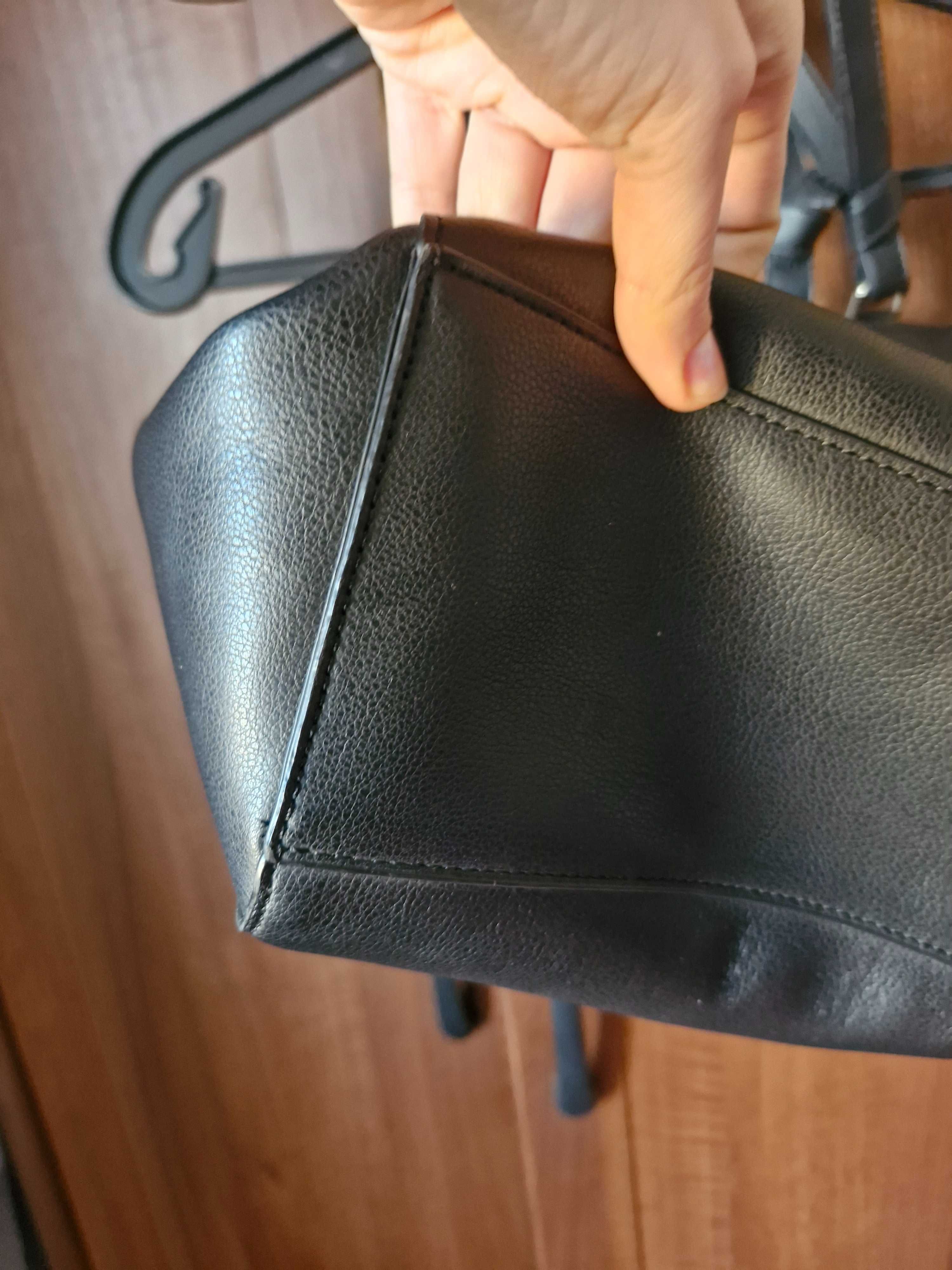 Torebka czarna na ramię shopper Pull&Bear