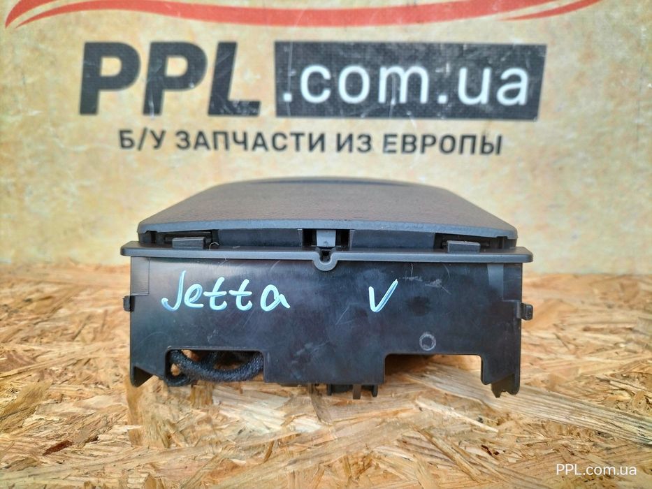 VW Jetta V 05-11 инвертор преобразователь напряжения 230V 150W