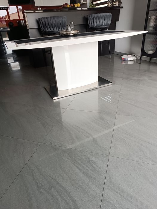 Sprzedam stół, wysoki połysk