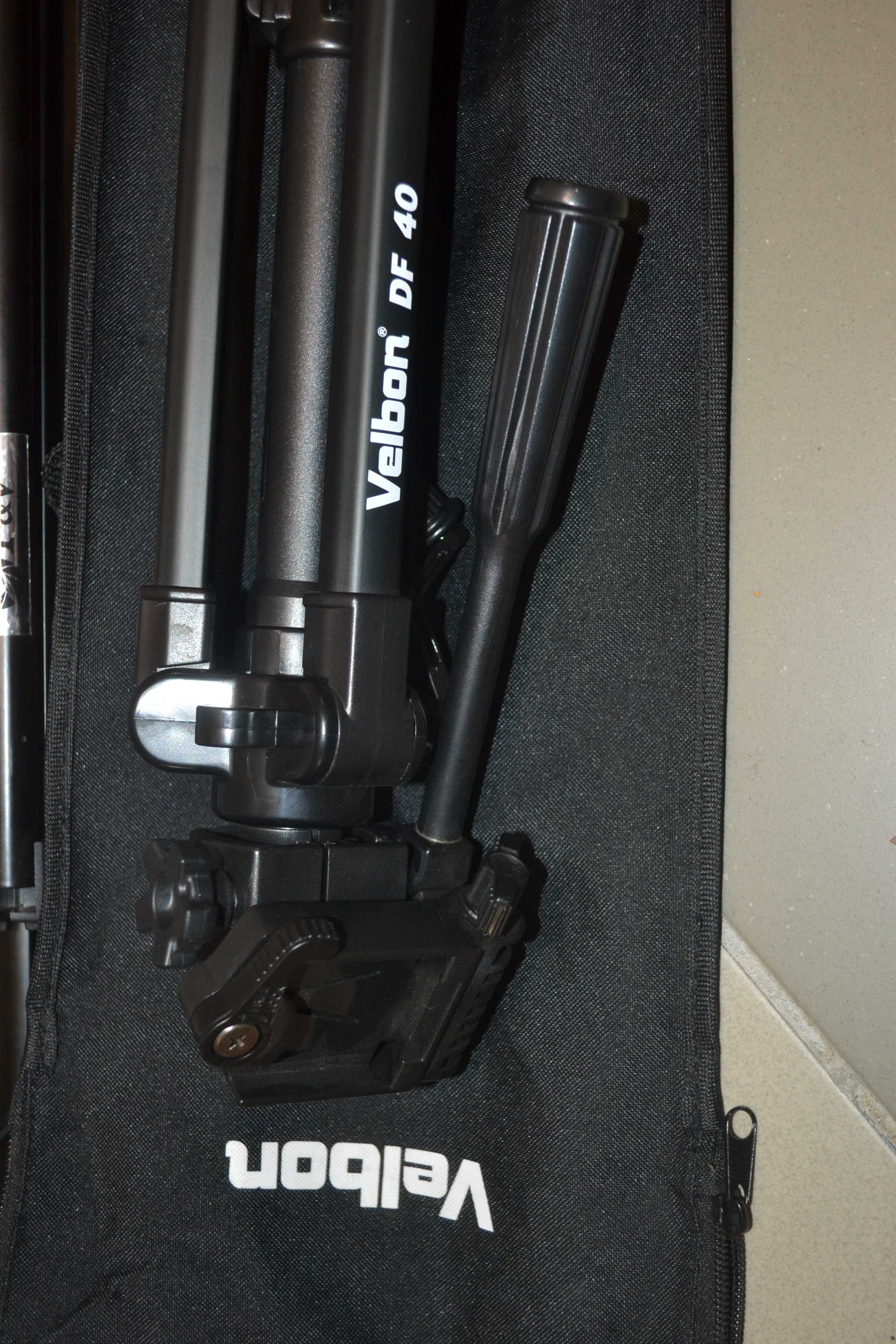 Statyw Tripod DF40 144 cm + dwa statywy oświetleniowe F&V + żarówka