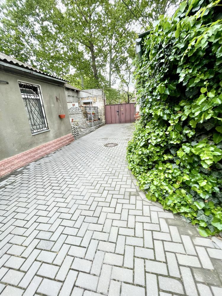 Продам двокімнатну квартиру на землі! Центр
