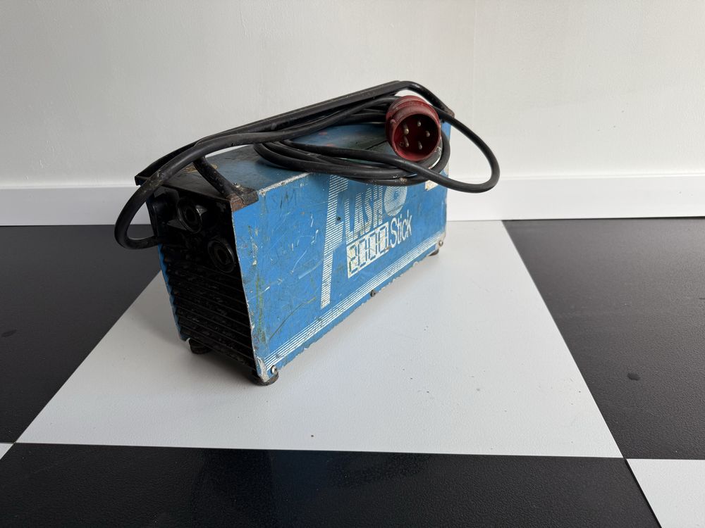 Spawarka inwetorowa Flash 2000 Zasilanie silowe 380 V