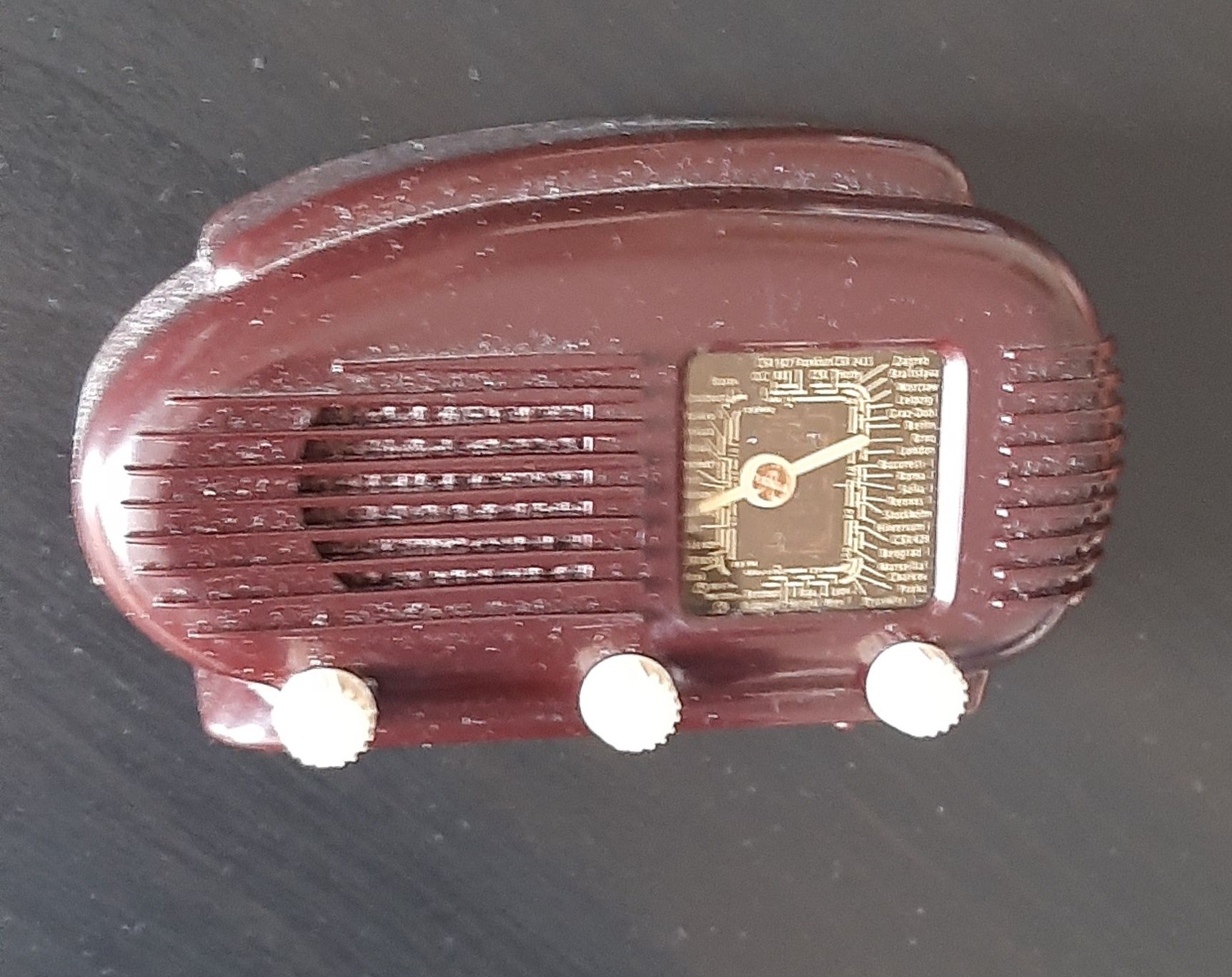 Miniaturas de radios antigos