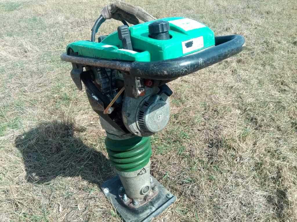 Wacker BS 600, stopa skoczek