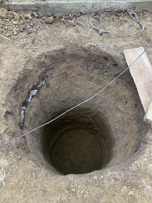 Копання каналізацій, септиків, вигрібних ям, чистка криниць