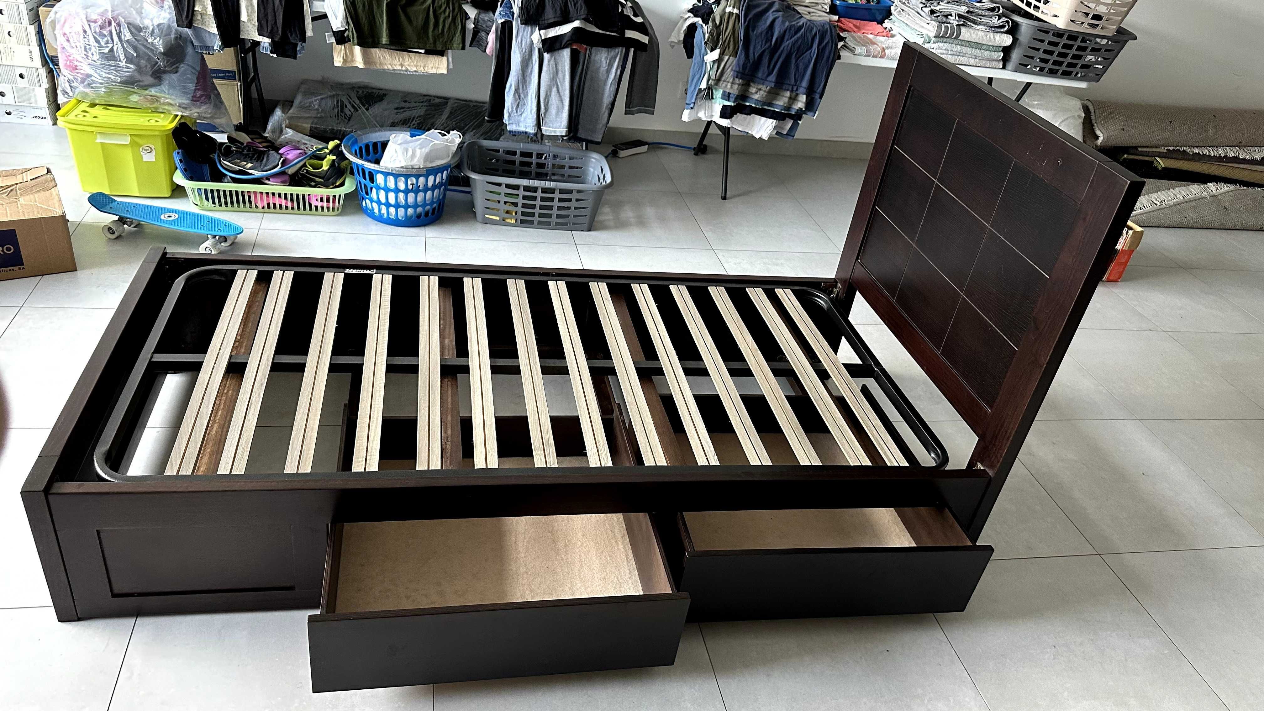 Cama com arrumação e gavetas + colchão e estrado