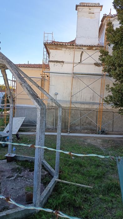 Aluguer de andaimes tradicional e europeu